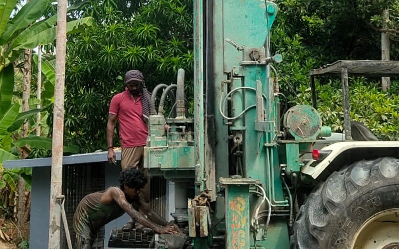 Residential borewell drilling using compact tractor rig and casing pipe in Cherupuzha, Kannur